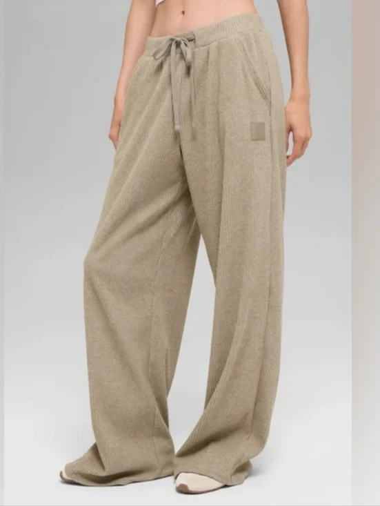 ALO Yoga Pants - Picture 2 of 2